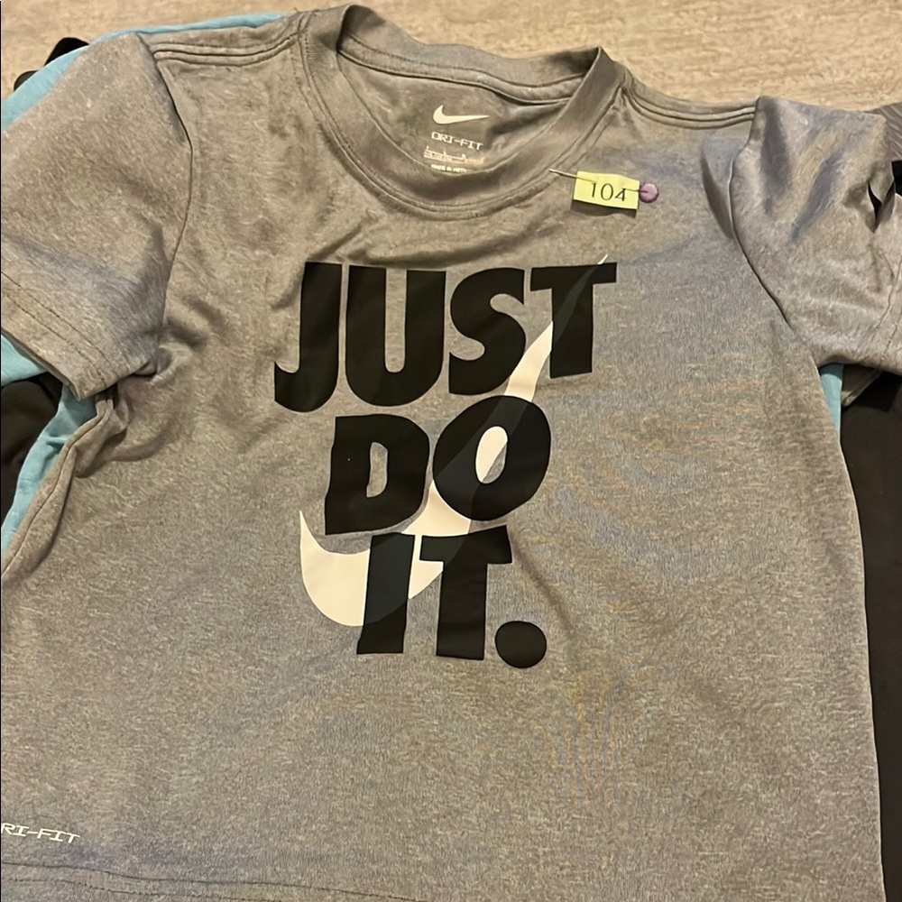 Nike Kids Gray 'Just Do It' Tee Size6/7